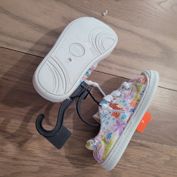 NWT Wonder Nation Baby Girls Canvas Shoes - Picture 4 of 4